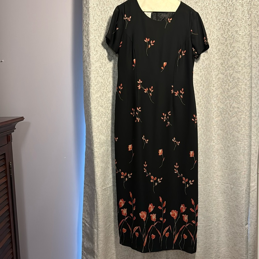 Black dress with flowers by Quintieri.